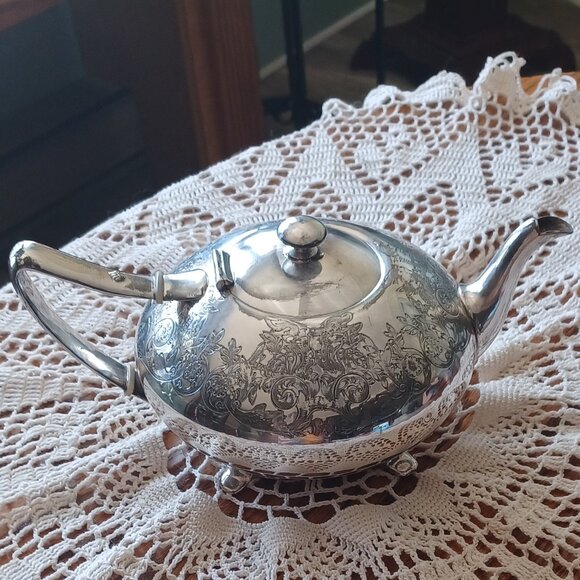 Wilcox MCM Silverplate Teapot - Picture 2 of 8